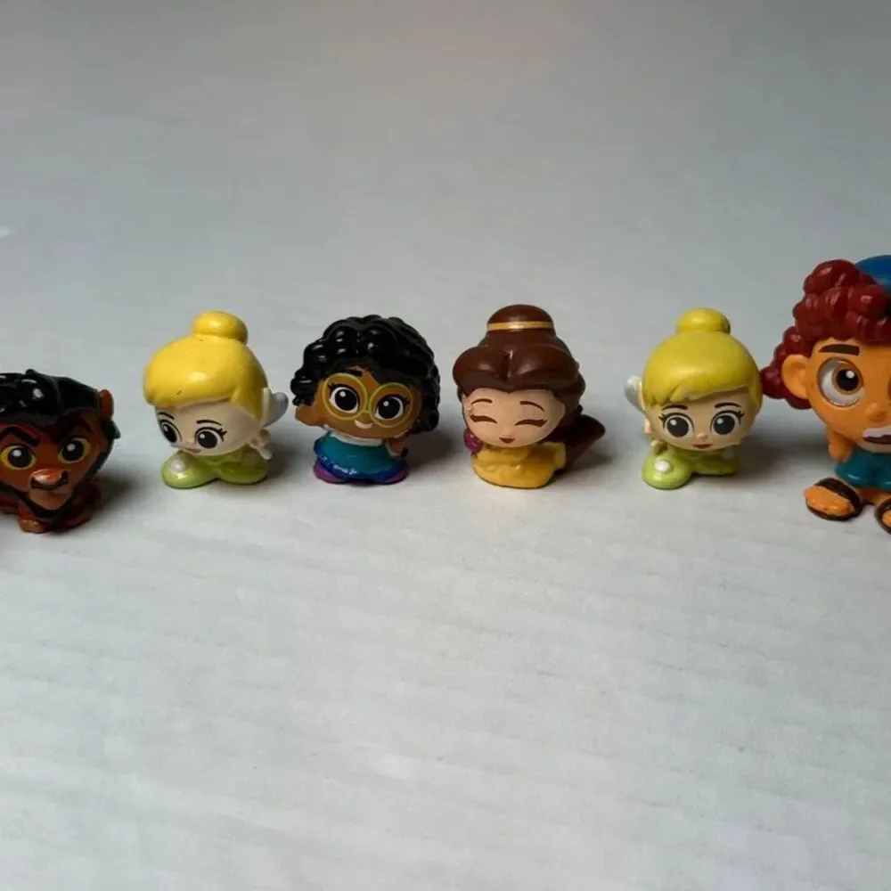 Disney Doorables&mini figures lot of 10
